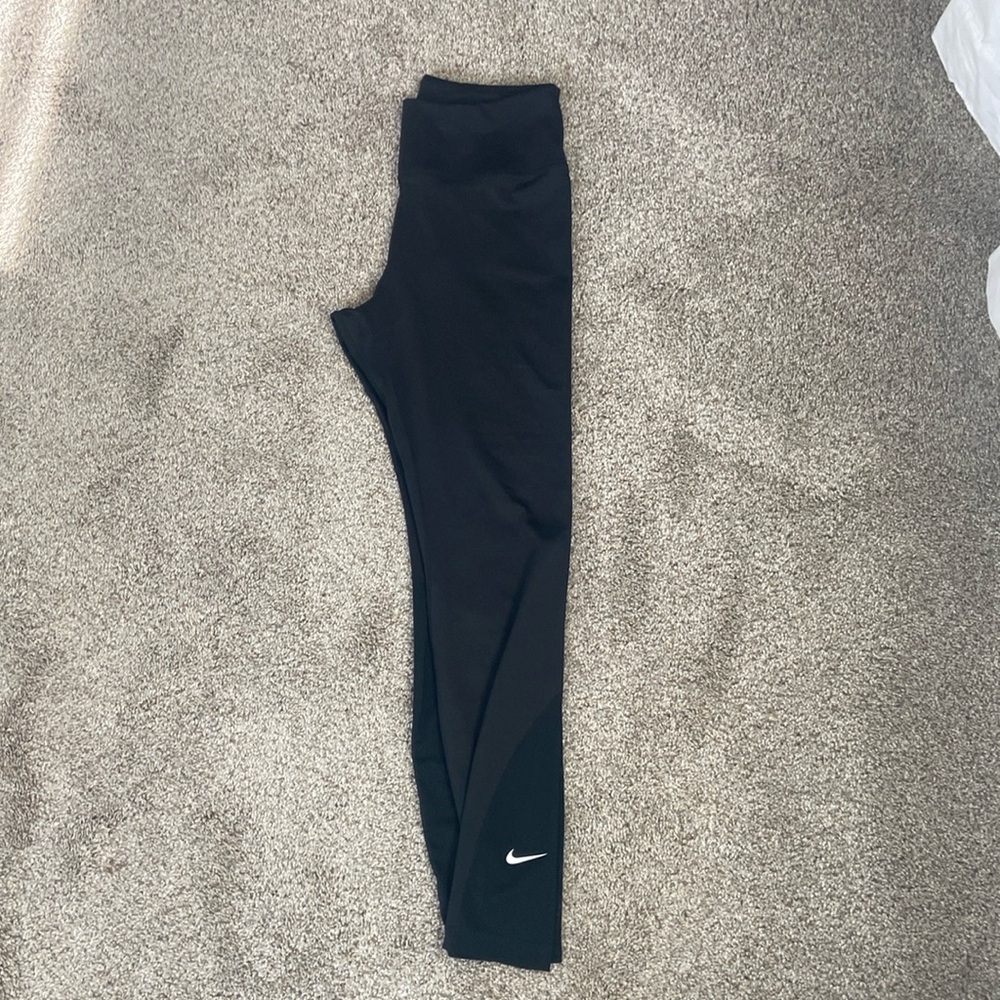 Women’s Nike athletic leggings